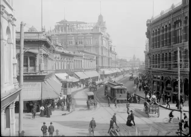 View north on Spring St. from First Street. Phillips Block visible in background, Harris & Frank's London Clothing Company at the SW corner of Franklin/Spring.