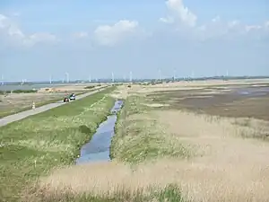 Old track between Cecilien Koog and Lüttmoorsiel (the old embankment is right of the channel).