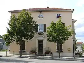 The town hall in Marcy-l'Étoile