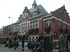 The town hall in Bois-Grenier