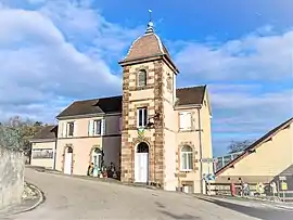 The town hall in Verlans