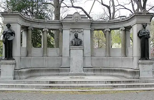 Memorial to New York architect Richard Morris Hunt, Fifth Avenue between 70th and 71st Streets