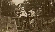 María Branyas Morera as a child with her family in 1911