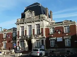 The town hall in Masnières