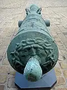 Medusa head of a 16-pounder. Caliber: 134 mm. Length: 300 cm.