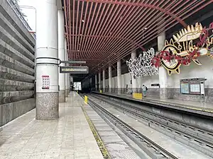 Memorial Park station platforms