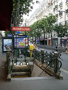 Street-level entrance at Brochant