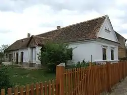 Traditional country house in Mezőcsokonya