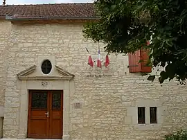 The town hall in Montgesty