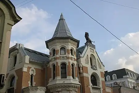 A lion's statue on top of Kekushev House