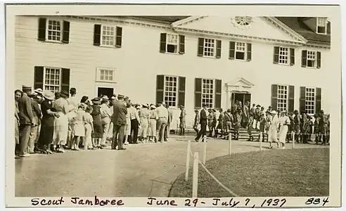 Line to get in George Washington's home on the Mount Vernon grounds with other visitors