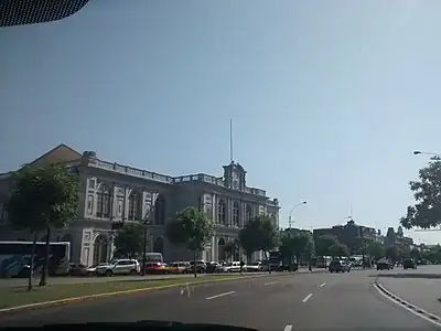 Museo de Arte de Lima frente al Paseo Colon.jpg