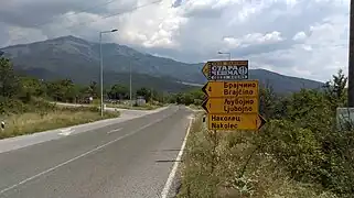 Entrance (right) into Nakolec from main road