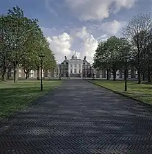 Huis ten Bosch is the residence of the king.