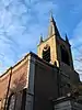 Ensemble van de toren en de portiek van kerk Saint-Quentin, de pastorie en hun omgeving