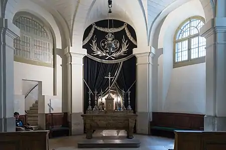 Altar of the Prisoner's Chapel of the Conciergerie. Behind the curtain is the Memorial chapel to Marie Antoinette.