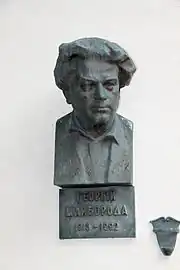 A bust of Maiboroda