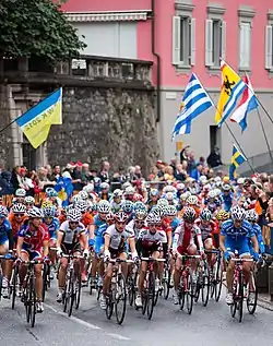 The peloton just after the start in Mendrisio