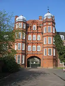 Pfeiffer Archway, Newnham College