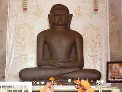 The "Bade Baba" idol inside Bade Baba Temple, Kundalpur