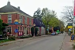 Hoofdstraat, Pieterburen, at the left the café Het wapen van Hunsingo (nowadays Bij de buren van Pieter)