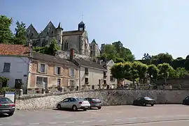 The church and square of Gandelu