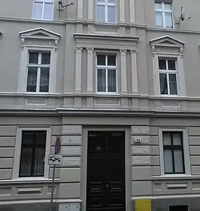 Entrance and avant-corps