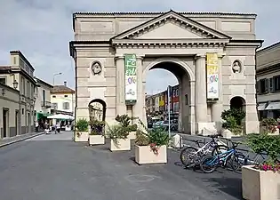 Porta Ombriano, western city gate