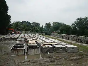 Precast concrete elements for flooring