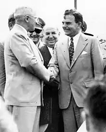 President Truman shakes hands with Governor Dewey at Idlewild Airport