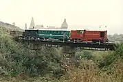 The mixed train on the first curved bridge near the Corvin's Castle (photo: Oliver Wileczelek, 26 September 1995)