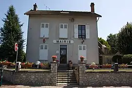 The town hall in Prunay-sur-Essonne