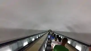 Escalators at Puhŭng Station