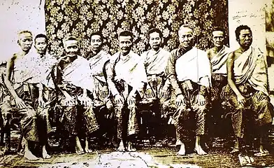 Daughters of King Rama II and King Rama III wearing pha biang in the 1800s