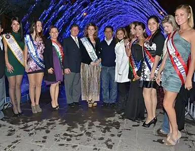 Guaripolas and Queens of Spring in the Paseo de Aguas in Víctor Larco District