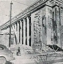 Relief on the main facade of the palace (southern part) by Mac Constantinescu. Under the relief, there was a decorative fountain with three mascarons