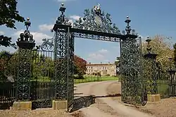 Gateway to South of Elmore Court