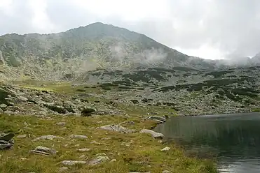 Vârful Mare seen from the Galeșu Lake.