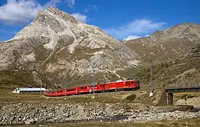 Hybrid loco Gem 4 / 4 in service at the head of a Regio train to Tirano.