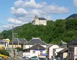 The centre of La Rochette, and the chateau