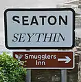 A bilingual road sign with Seaton in English and Seythin in Cornish.