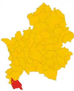 Roccapipirozzi (yellow dot) shown within the municipality of Sesto Campano (dark red) and the Province of Isernia