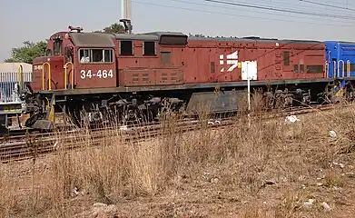 No. 34-464 shunting at the LaFarge Cement siding at Kaalfontein, Kempton Park, Gauteng, in Spoornet maroon livery, 21 August 2007