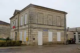 The town hall in Saint-Seurin-de-Bourg