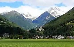 Town centre with Taufers Castle