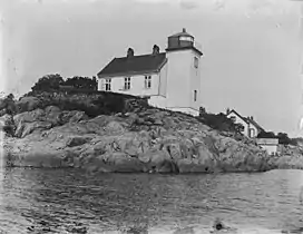 Another view of the old lighthouse (c. 1900)