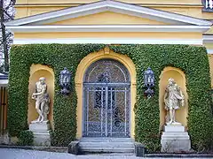 Inner courtyard of a side building