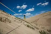 Schulz crossing a 610m long Slackline in Chinese desert