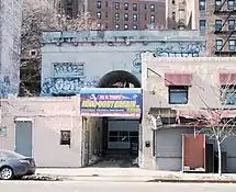 The arch as seen from across the street(2015)