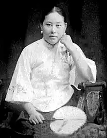 portrait photo of Shi Jianqiao